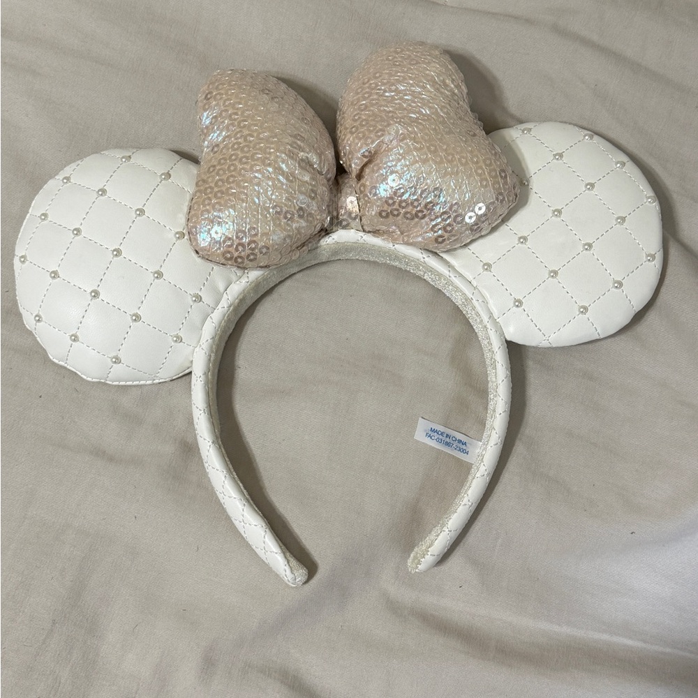 Tokyo Disney Resort white quilted pearl minnie ears headband